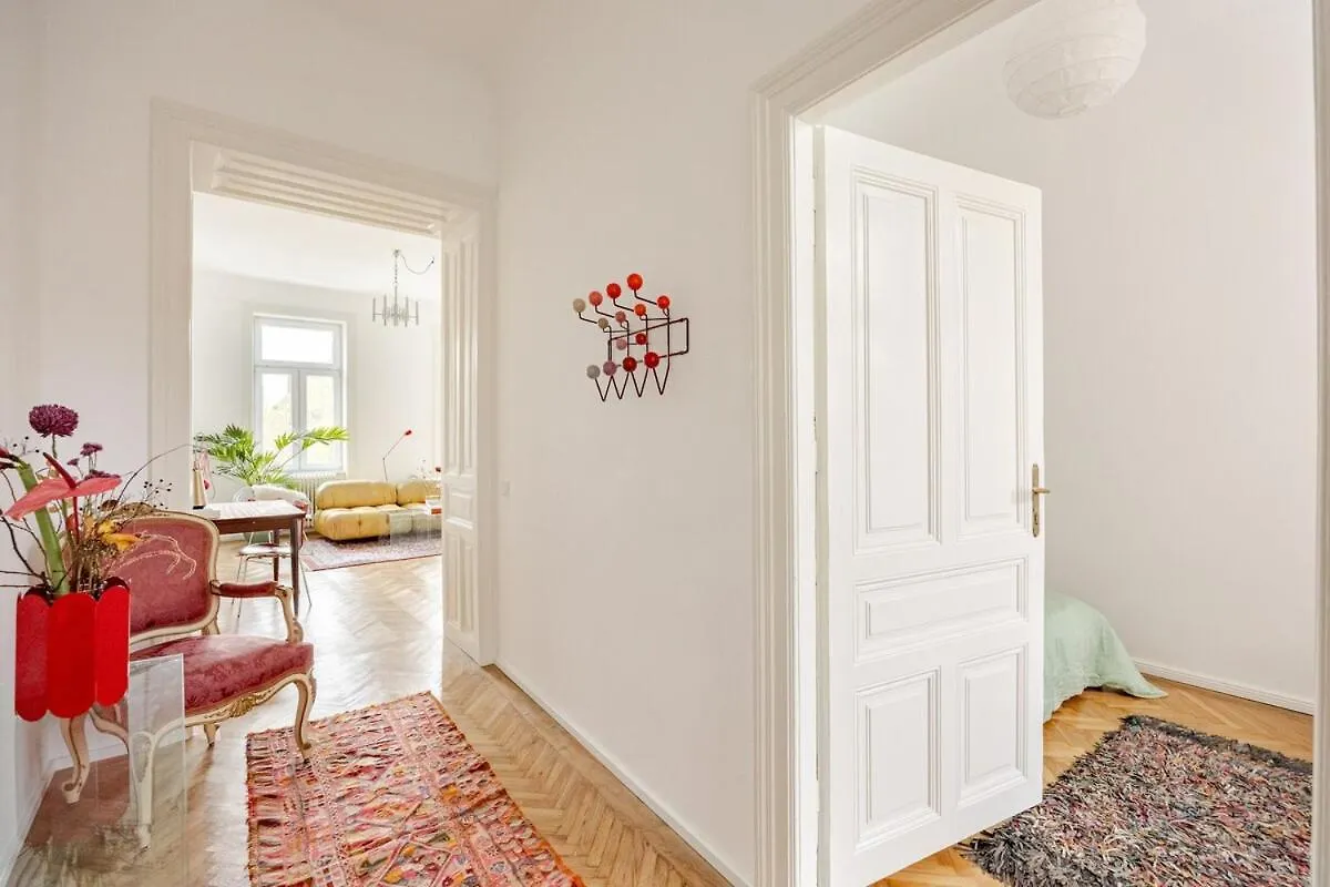 Beautiful Vintage Apartment Near Schoenbrunn Wiedeń