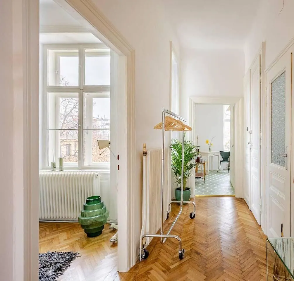 Beautiful Vintage Apartment Near Schoenbrunn Wiedeń 0*,