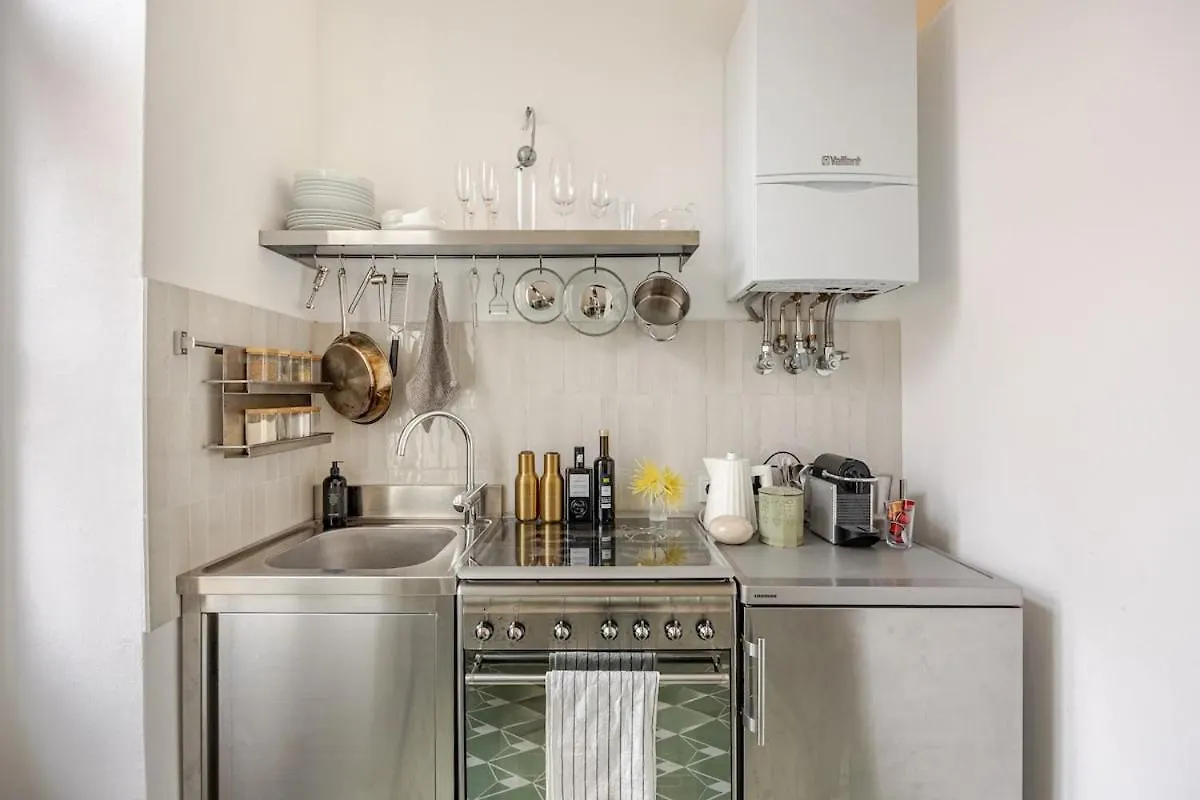 Beautiful Vintage Apartment Near Schoenbrunn Wien 0*,